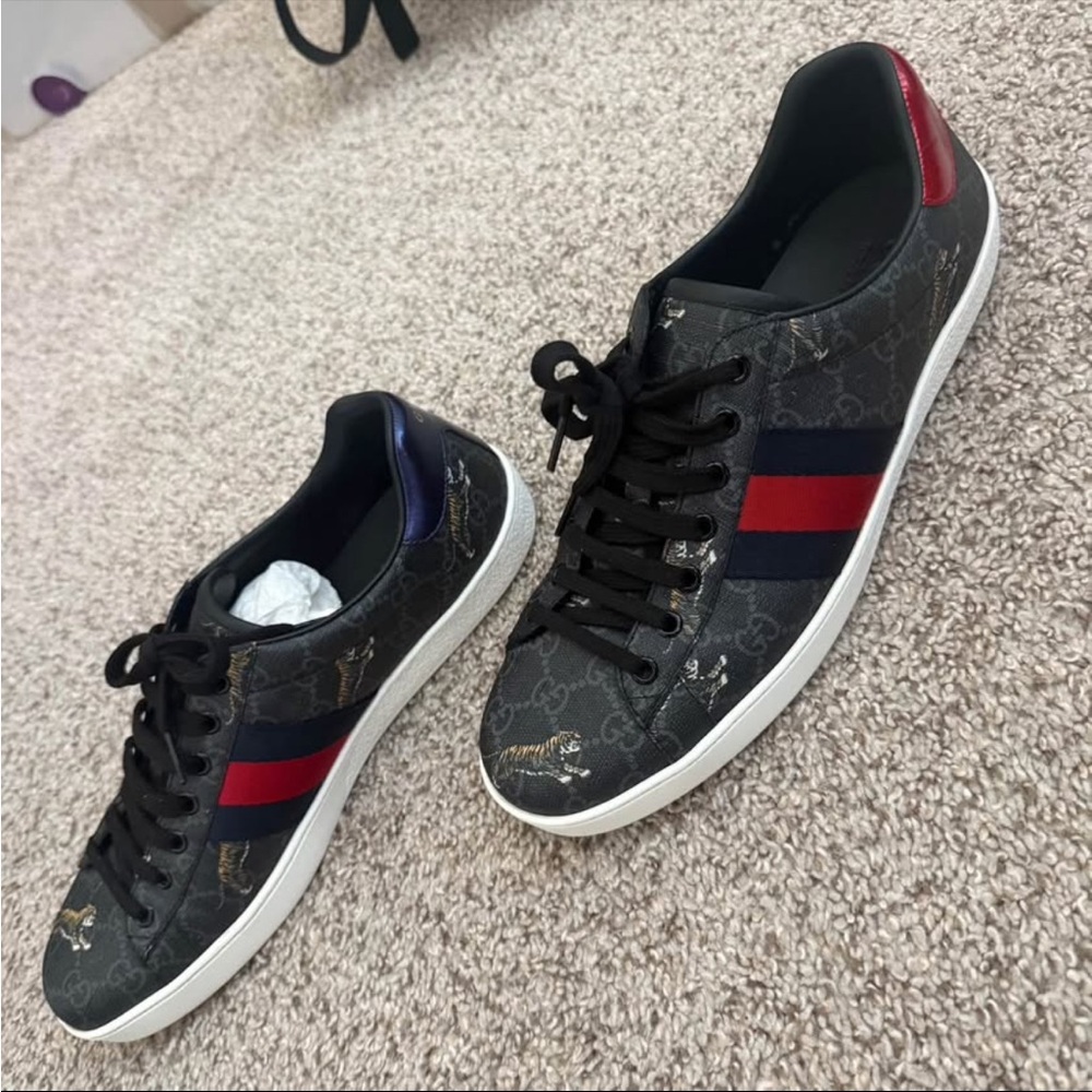Gucci Men's Black Sneakers with Red Stripe - Picture 2 of 10